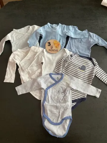 Lot de 7 bodies taille 3 mois