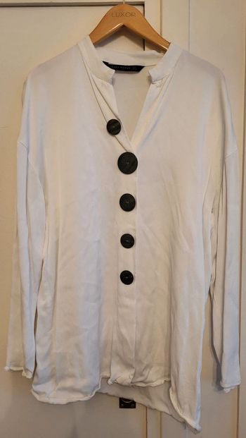Blouse blanches boutons noirs