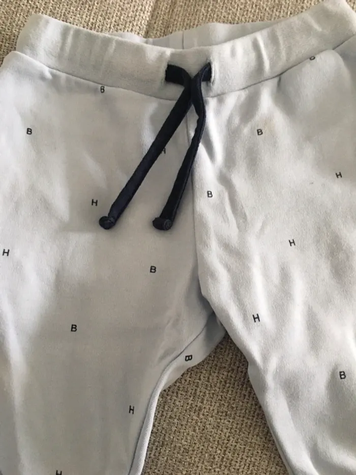 Pantalon Hugo Boss 6 mois - photo numéro 2