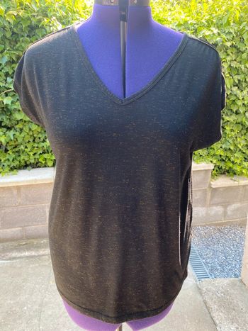 Blouse noire petit fil doré Col en V Camaïeu