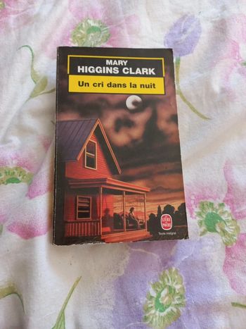 Livre de Mary Higgins Clark. Un cri dans la nuit