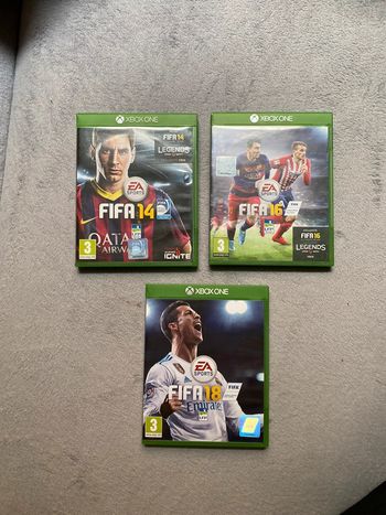 Lot de jeux Xbox one fifa 14 / fifa 16 et fifa 18