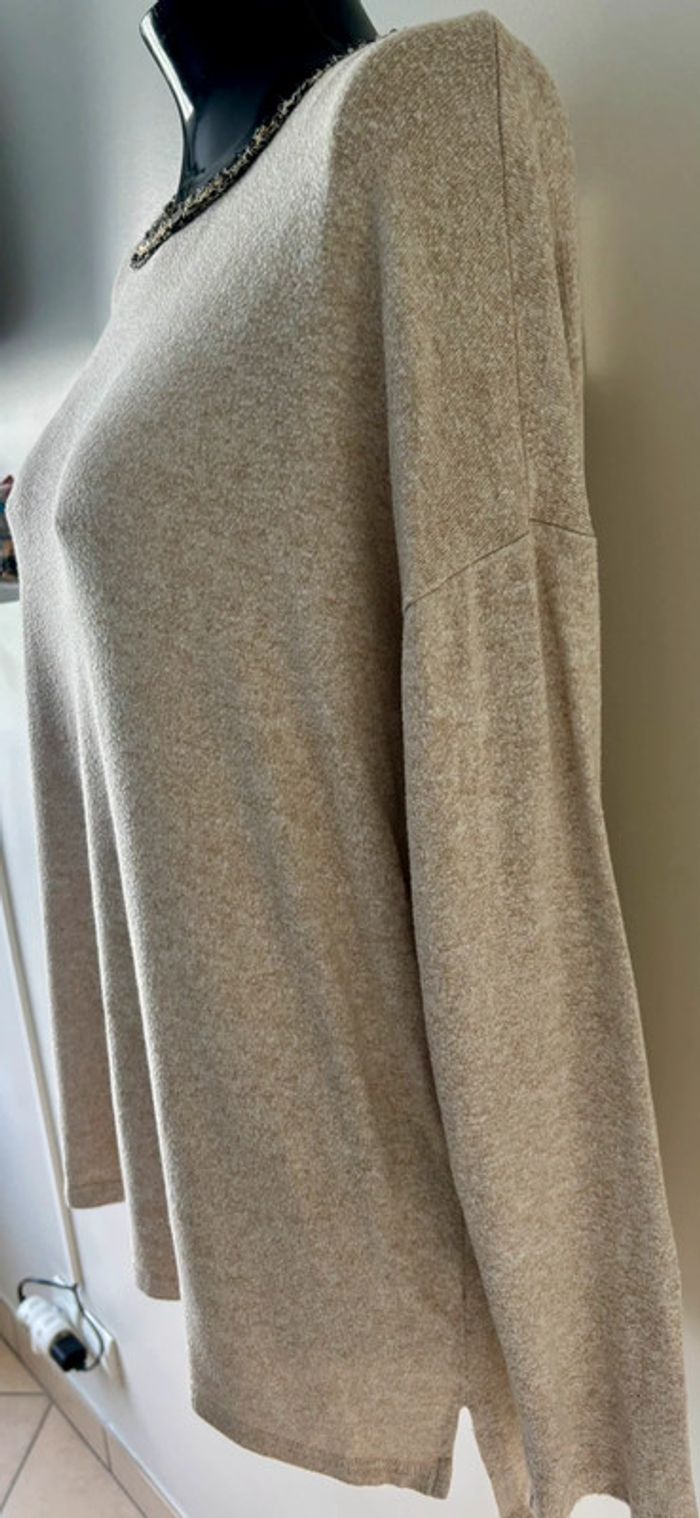 Haut doux beige à col bijou - photo numéro 5