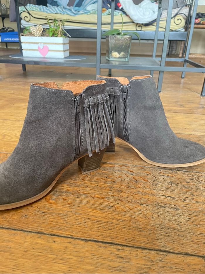 Bottines à grises à franges – Galeries Lafayette, taille 39 - photo numéro 2