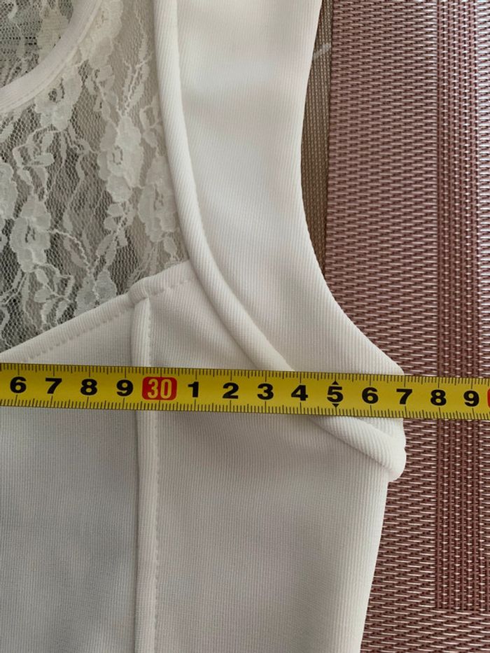 Robe dos dentelle - photo numéro 4