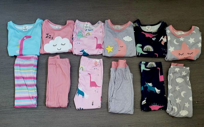 Lot pyjamas deux pièces 2 ans ́neufs