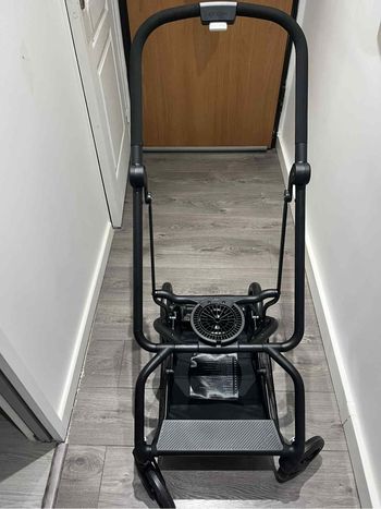 Socle cybex neuf