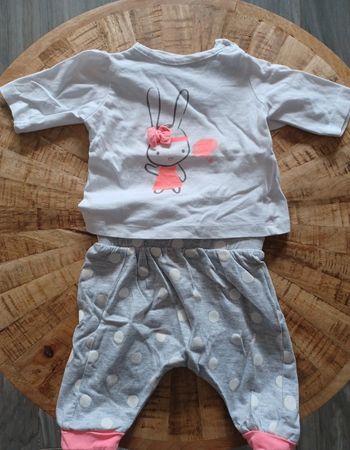 Ensemble pantalon+ tee shirt
