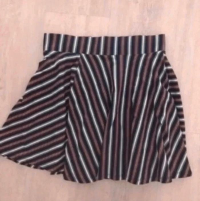 Jupe patineuse rayée h&m taille 38