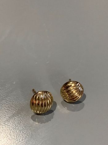 boucles d’oreilles Adopt’ Coquillage/ effet bouton manchette/ cercle bombé/ bosses vagues doré