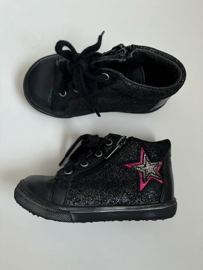 Chaussures montantes pointure 22