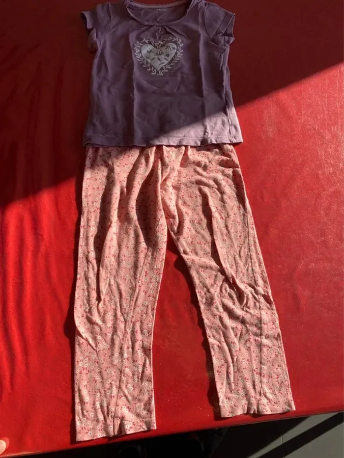 Lot 4 ans: 1 sweat, 1 pantalon fin et un tee shirt - photo numéro 5