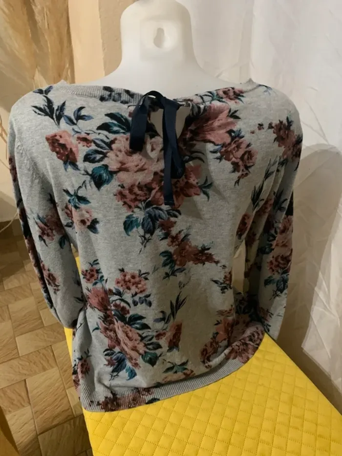 Pull fin col V gris fleurie taille 38-40 - photo numéro 6