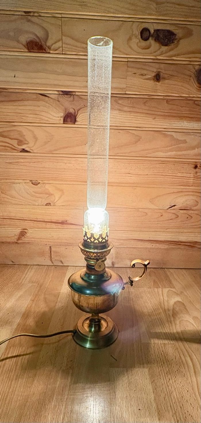 Vintage lampe à pétrole électrifiée - photo numéro 2
