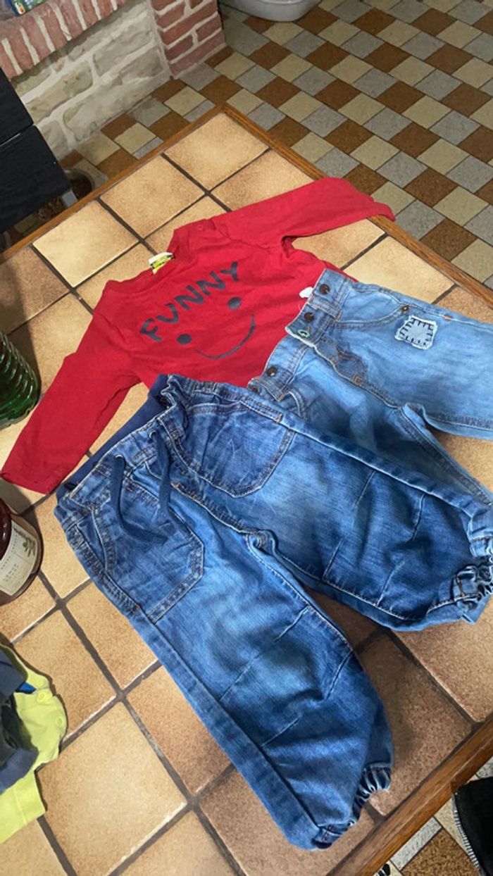 Lot teeshirt pantalons - photo numéro 2