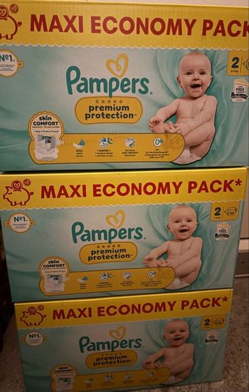 3 cartons couches Pampers premium taille 2 neuf