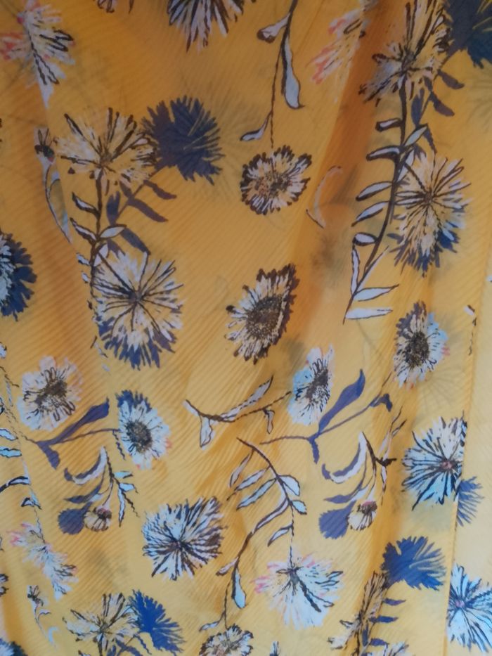 Foulard jaunes avec fleurs - photo numéro 2