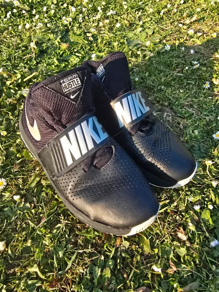 Basket Nike taille 38.5 - photo numéro 2
