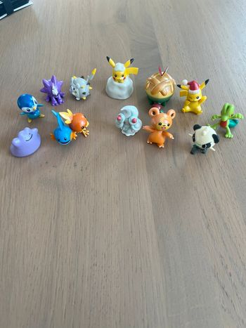 lot de figurines pokémon officielle