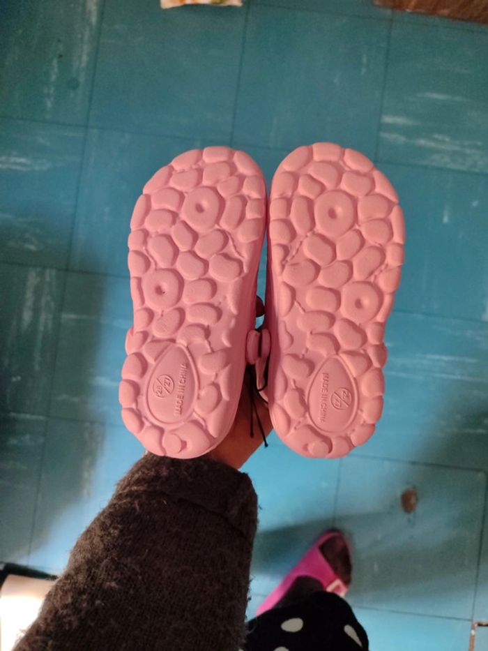 Sandales fillette plastique taille 16/27 neuves - photo numéro 3