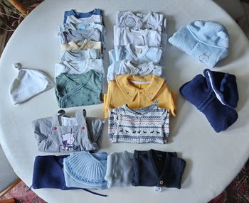 Lot complet de vêtements taille 1 mois