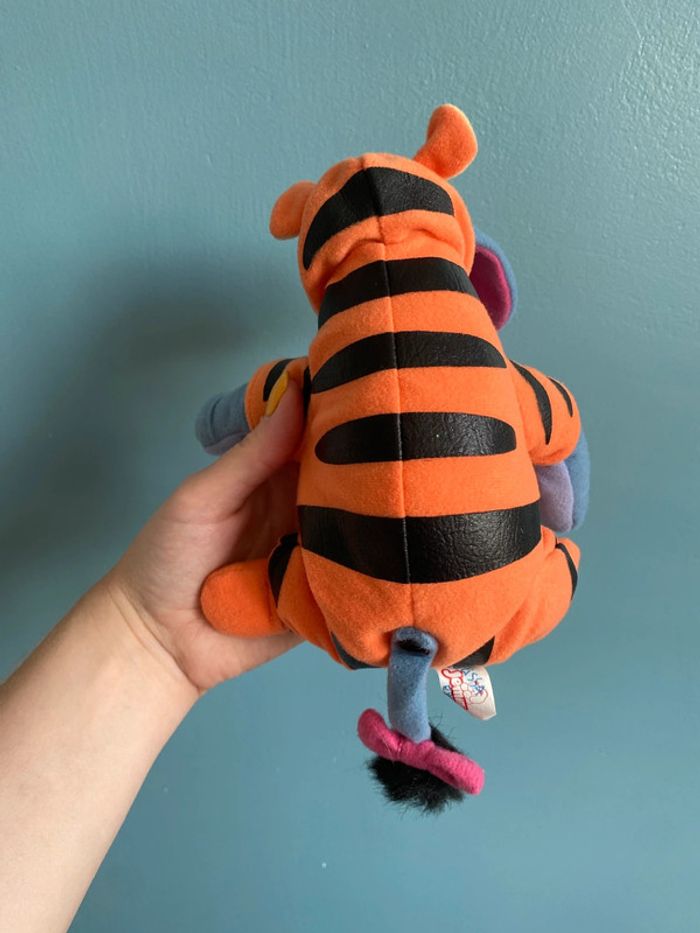 Peluche bouriquet Disney déguisée en tigrou - photo numéro 4