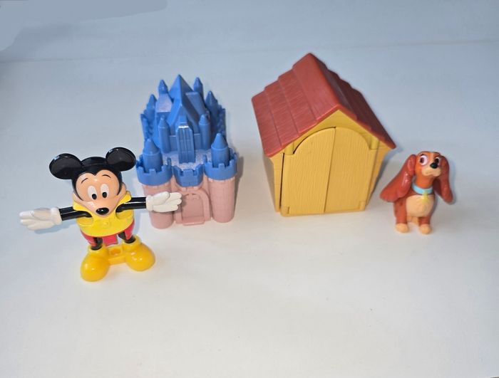 Lot de 2 jouets mc donalds vintage disney ressort 1996