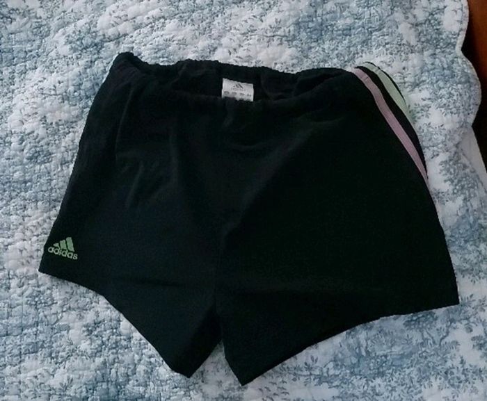 Short adidas taille 38