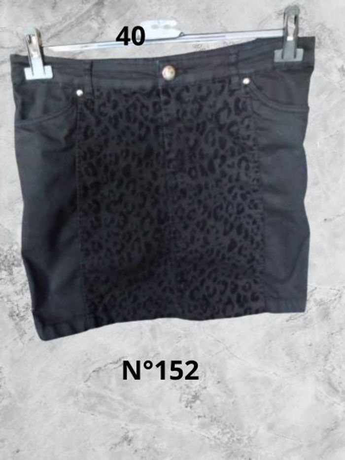 N°152 Jupe jean noir T40. H&M.