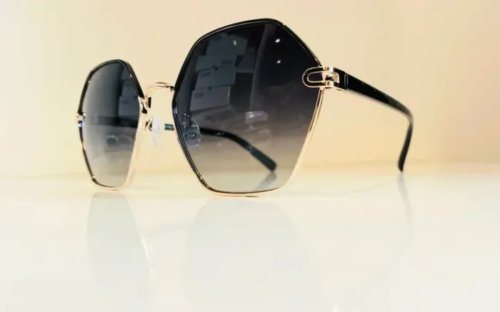 Lunette de soleil femme Polarisée hexagonale noire et dorée verres dégradés UV protection cat 3 - photo numéro 6