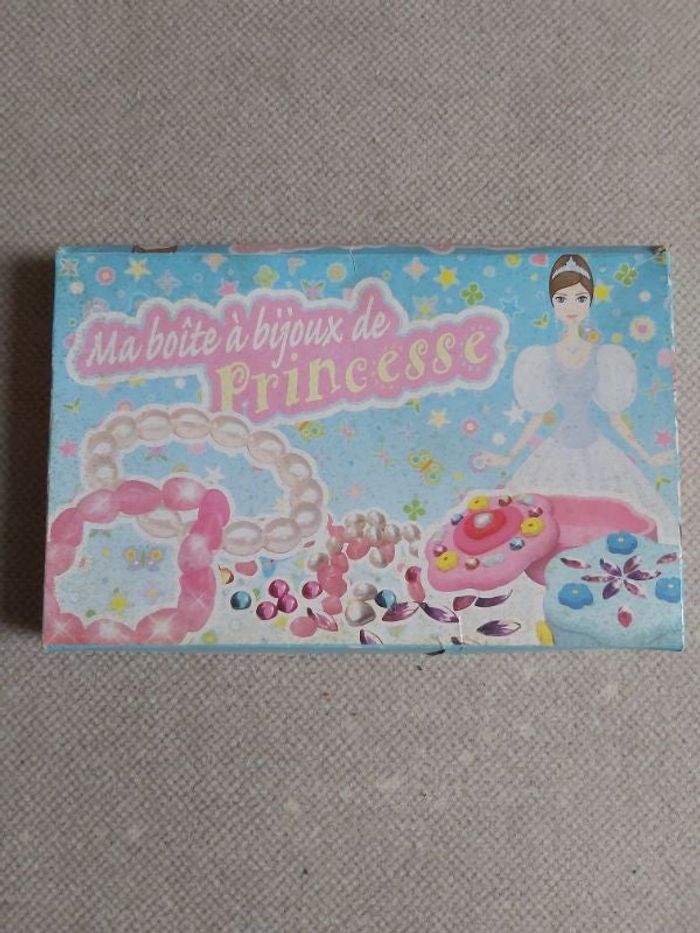Coffret pour créer ta boîte à bijoux de princesse  - Éditions Dupuis