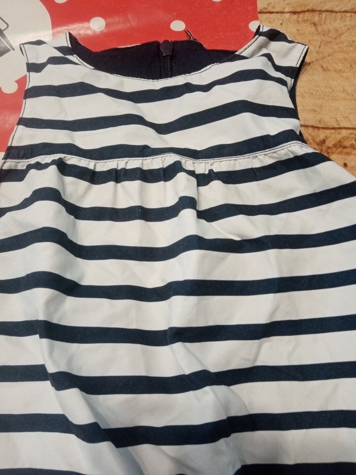 Robe  taille 6mois - photo numéro 2