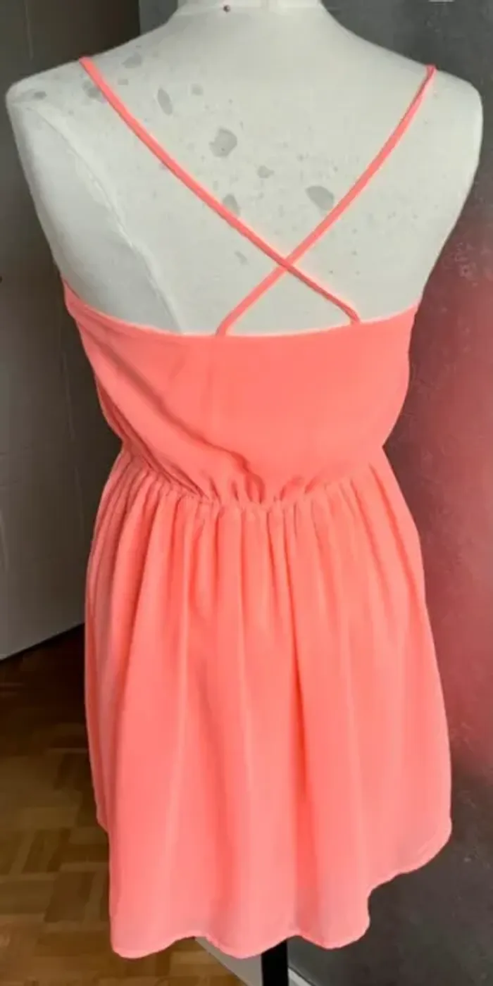 Robe courte corail - photo numéro 3