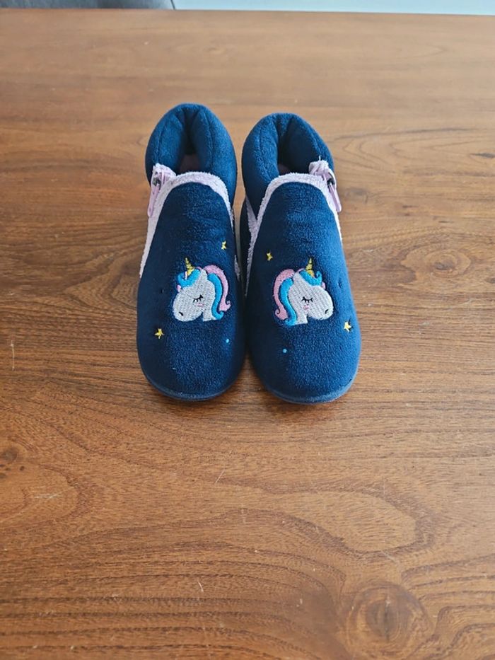 Chaussons isotoner pointure 24