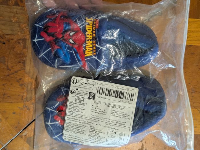 Chausson spiderman t 30 31 neuf - photo numéro 3