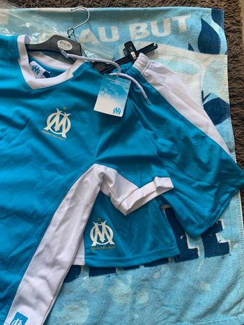 Ensemble été Marseille droit au but short et tee shirt taille 12ans plus serviette de plage