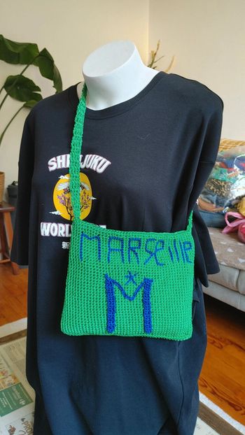 Magnifique sac tricoté main avec fil en nylon en bandoulière