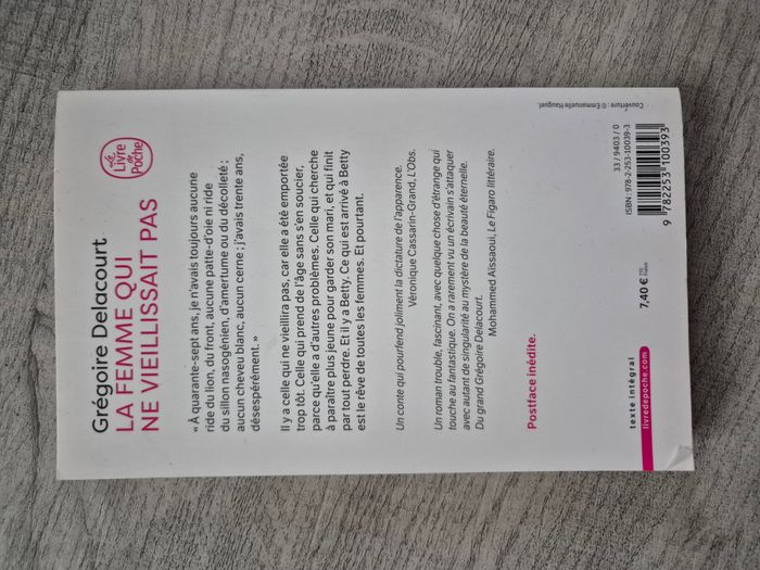 Livre "La femme qui ne vieillissait pas" Grégoire Delacourt - photo numéro 2