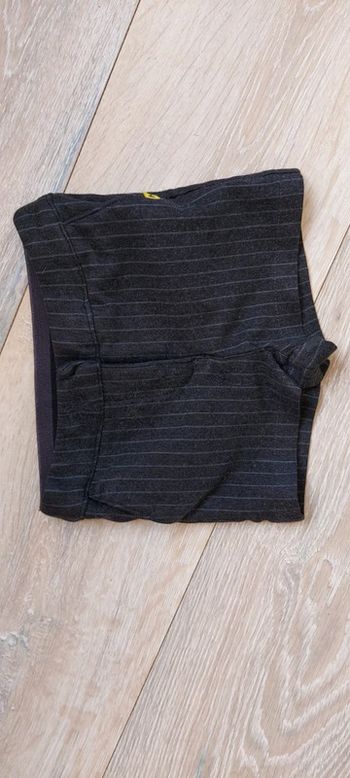 Short gris fonce pour l hiver, taille 98 (3 ans), mis 1 heure, presque neuf