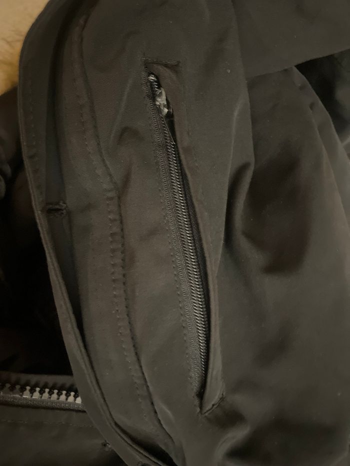 arka noire homme Canada Goose Taille M tres bon etat - photo numéro 9