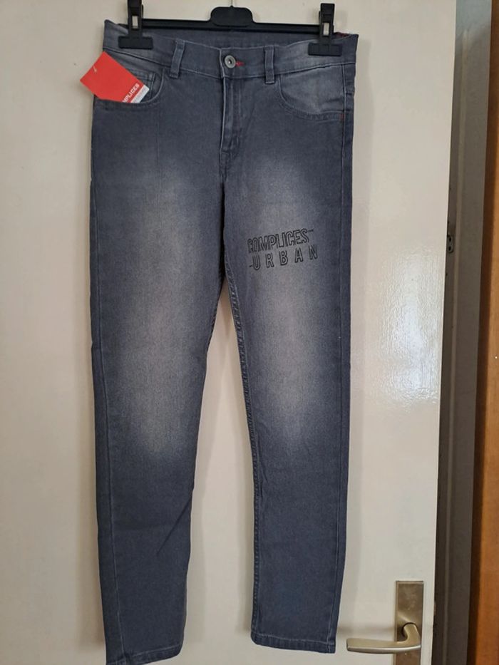 Jean neuf 12 ans complices