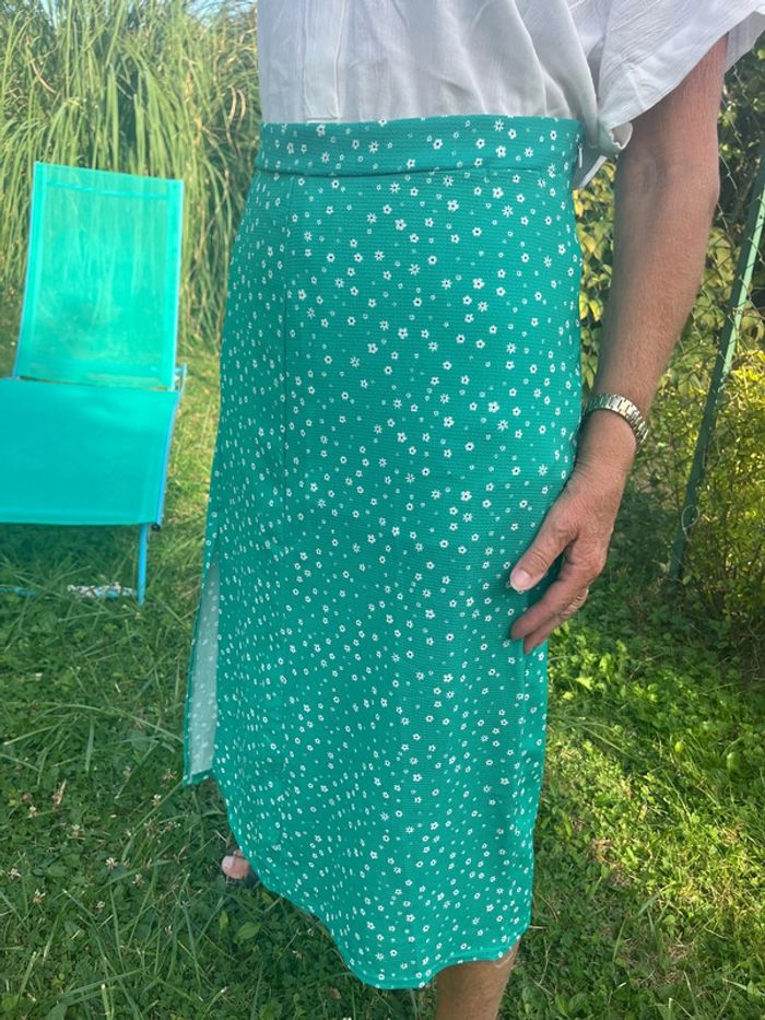 Jupe longue verte fleurie fendue – Marque I Saw It First – Taille 46 - photo numéro 2