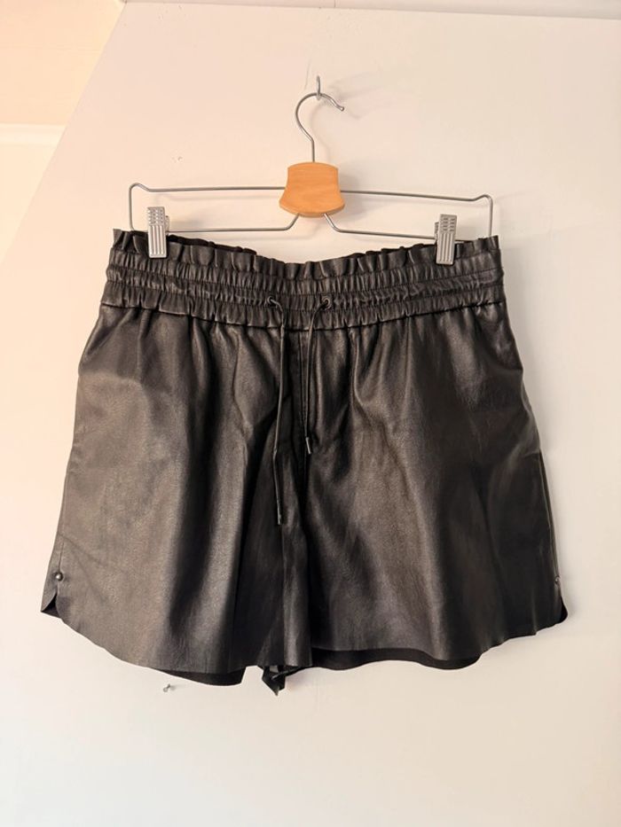 Short noir