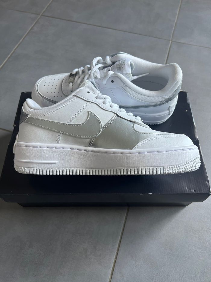 Baskets Nike Air force one taille 37,5 - photo numéro 4