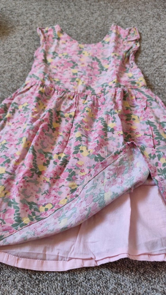 Jolie robe d'été doublée, 5 ans - photo numéro 2