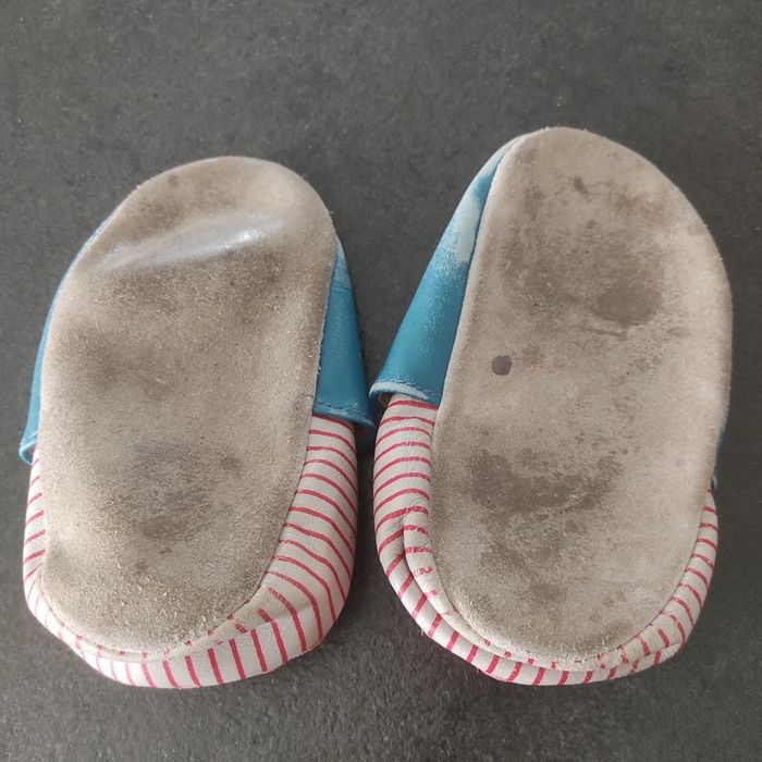 Chaussons en cuir pointure 2/3 ans - photo numéro 2