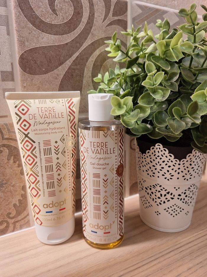 Lot gel douche et lait corps hydratant Terre de Vanille de Madagascar Adopt