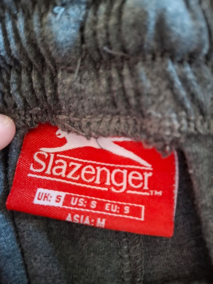 short de sport gris, marque Slazenger, taille S, en très bon état - photo numéro 2