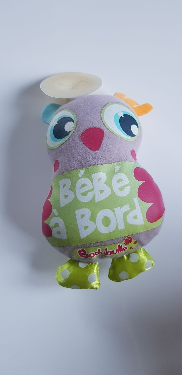 Peluche bébé à bord