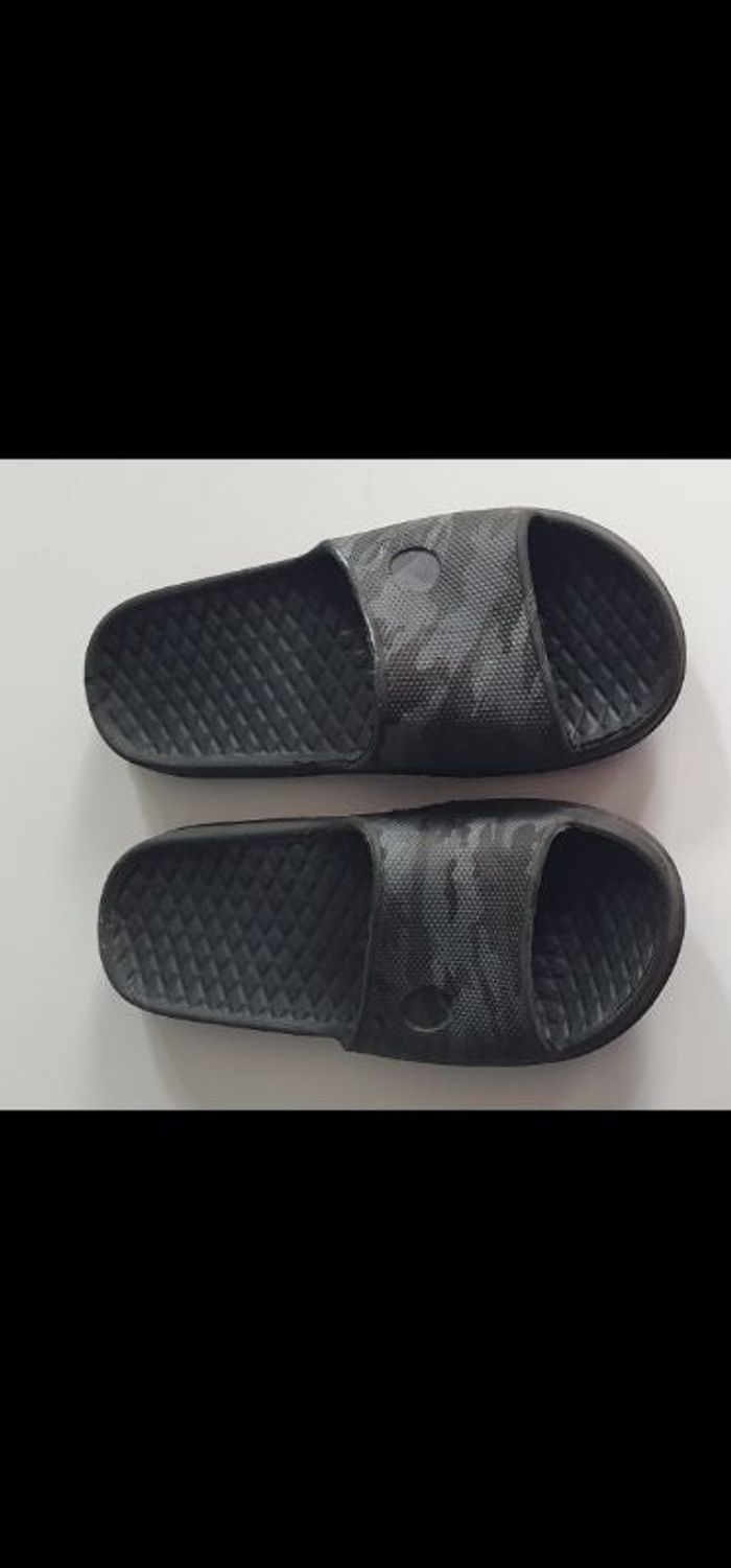 paire de claquette garçon 34 à 3€